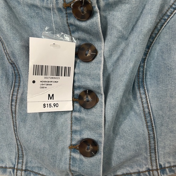 NEW Forever 21 Light Denim Crop Top, size medium - Picture 2 of 3